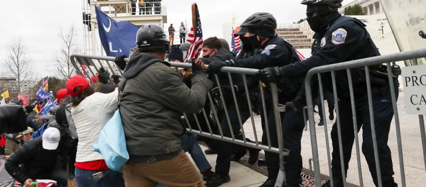 ΕΚΤΑΚΤΟ: Έφοδος χιλιάδων Αμερικανών πολιτών στο Καπιτώλιο για τη «νοθευμένη» εκλογή Τ.Μπάιντεν (βίντεο)